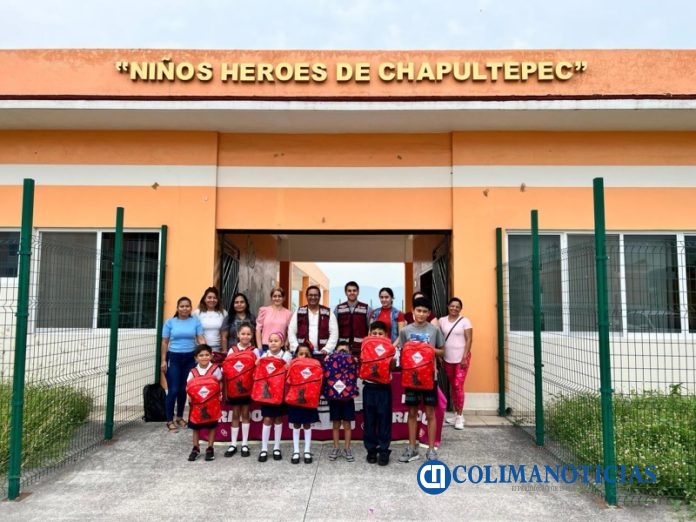 Más de 1,700 estudiantes de Colima capital reciben este miércoles ColiBecas Mochilas y Útiles gratis