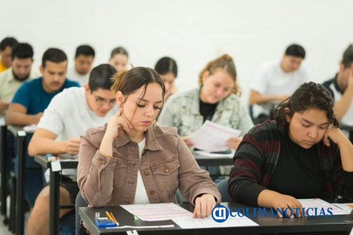 Presentan examen EGEL-Ceneval 450 estudiantes de la UdeC_a