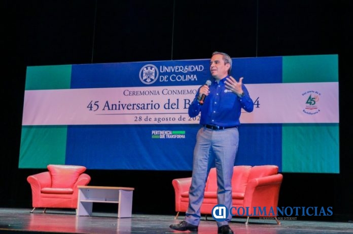 Rector dicta conferencia sobre liderazgo en el 45 aniversario del Bach 4_g
