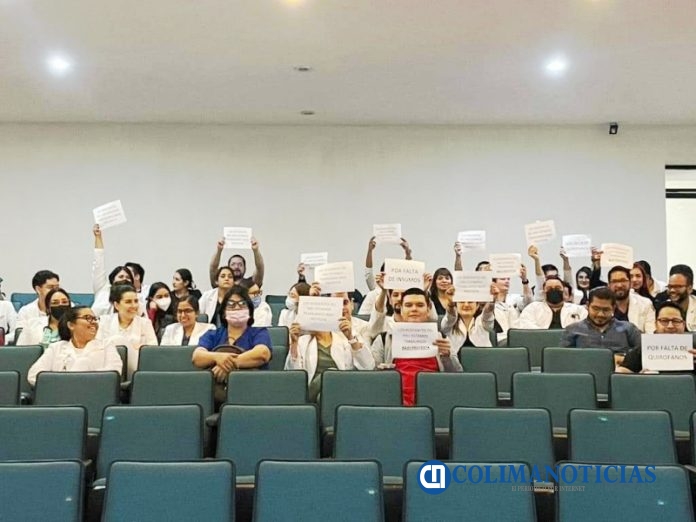 Residentes del Hospital Universitario Colima amenazan con paro laboral por falta de insumos