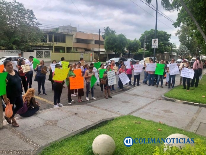 Trabajadores del IEEA Colima exigen destituir a su director, Marco Antonio Rodarte Quintana