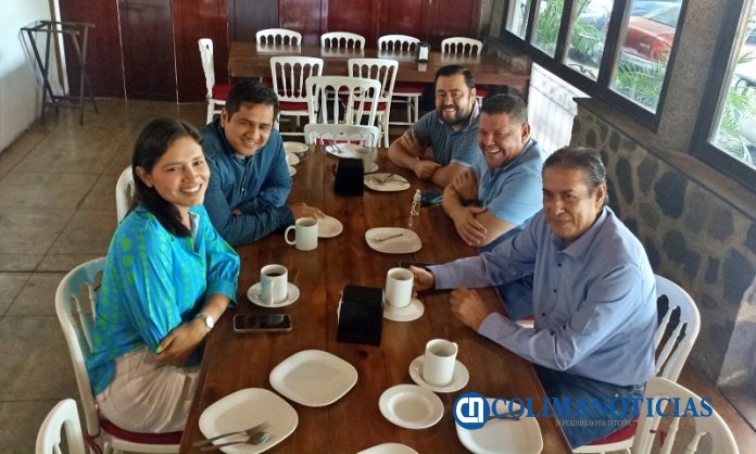 Virgilio Mendoza en reunion