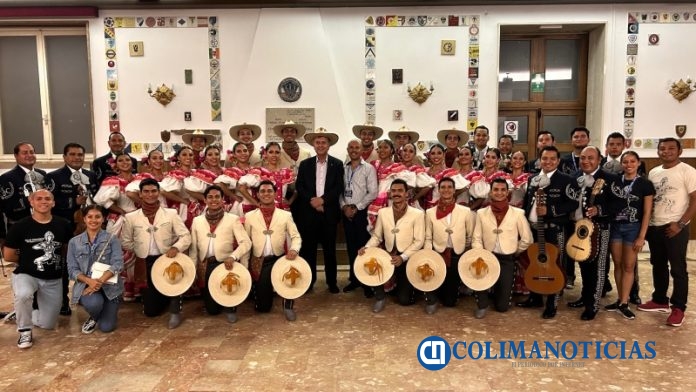 Visita embajador de México en Italia al Ballet Folklórico de la UdeC