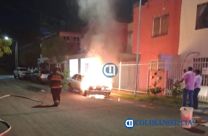 incendio de vehículo en el barrio IV del Valle de las Garzas 7