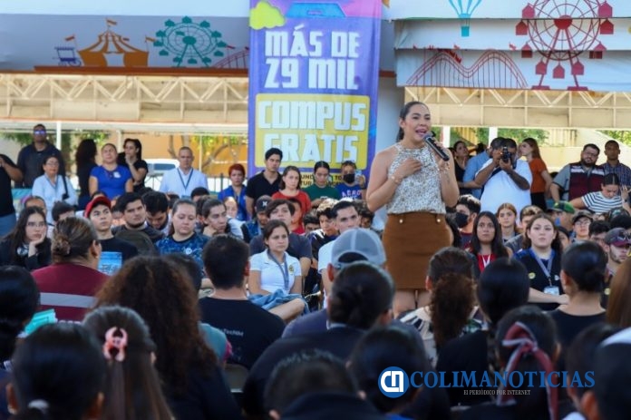 Colima, primer estado donde se obsequian computadoras a estudiantes de nivel superior