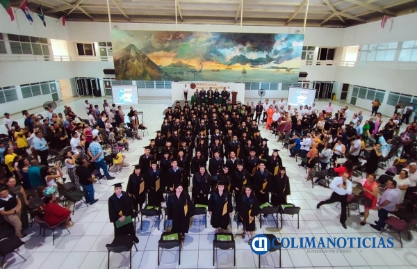 Egresan nuevos profesionales en aduanas y comercio exterior_c