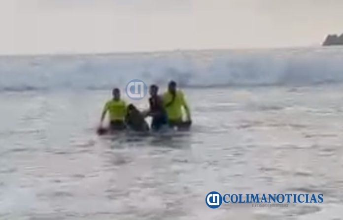 Mujer es salvada de morir ahogada en playa Miramar