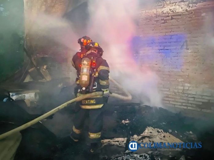 UEPC y Bomberos sofocan incendio en una vivienda en Colima; no hay personas lesionadas 3