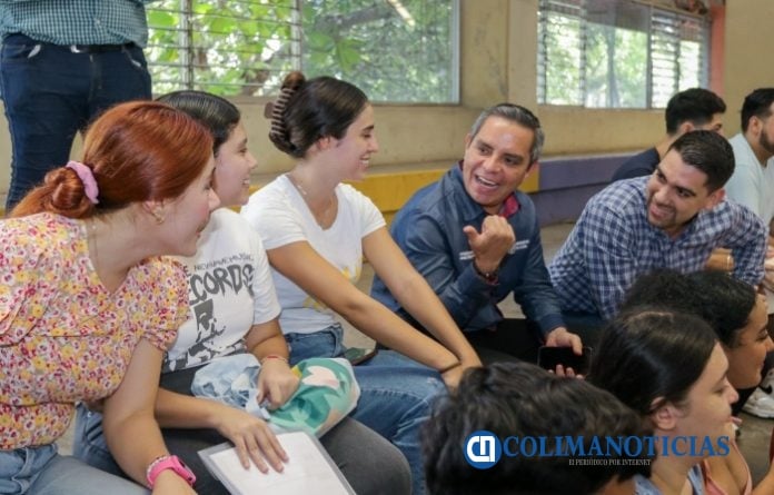 Entrega de ColiBecas Computadoras en campus La Villa_e