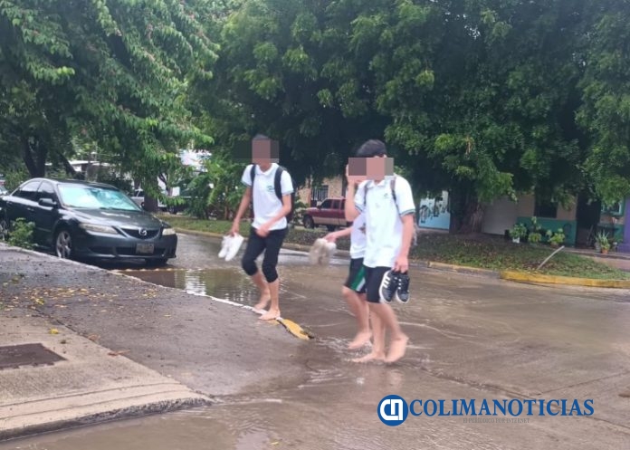 Manzanillo suspende clases, por intensas lluvias estudiantes