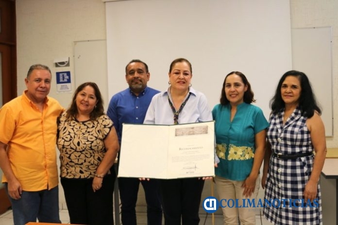 Reconocen labor de Laura Castllot en Radio UdeC