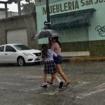 estudiante lluvia