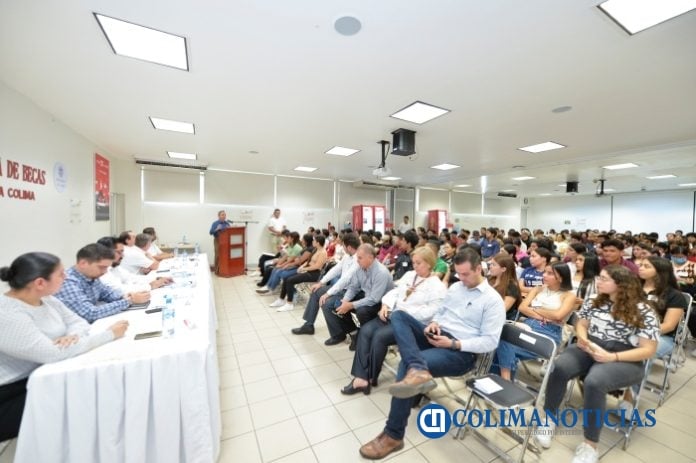 Beneficia Embotelladora de Colima a 200 estudiantes de nivel superior de la UdeC_b