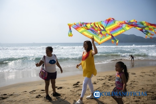 Premia Ayuntamiento de Manzanillo a ganadores del Concurso de Papalotes en el Festival del Mar 6