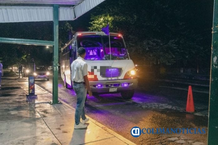 camion urbano noche colima