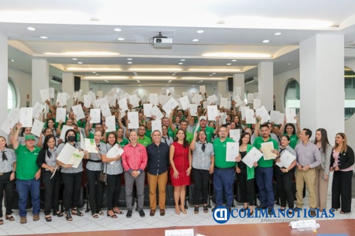 Reconoce UdeC labor de personal secretarial y de servicios generales_d
