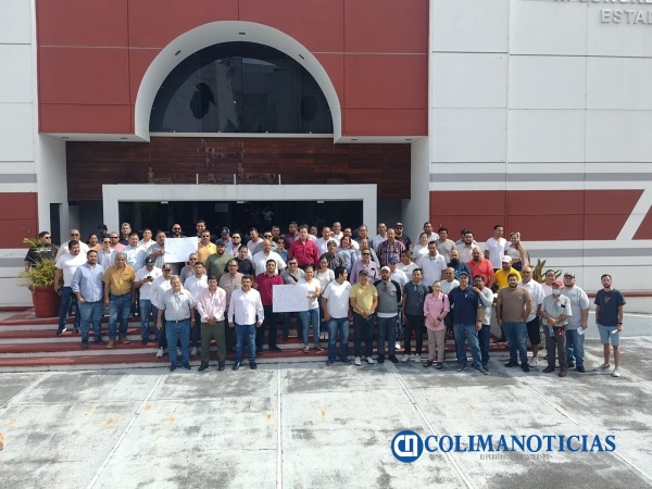 Se manifiestan en el Congreso choferes de servicio de transporte por Plataforma
