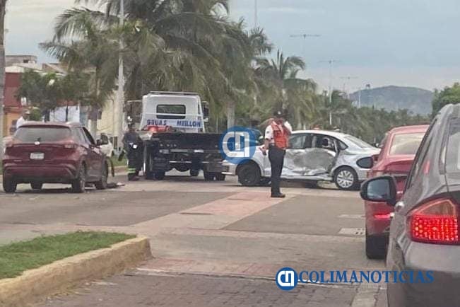Tres mujeres lesionadas en aparatoso accidente por el boulevard 5