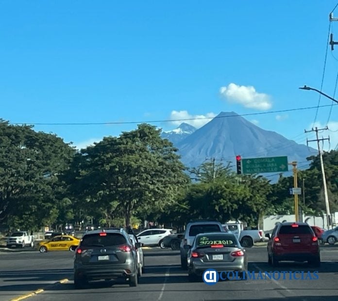 nevado de colima con nieve