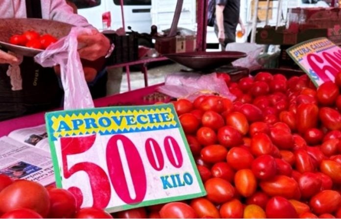 Se disparan los precios del jitomate al consumidor