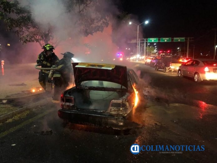 incendio de auto en la villa
