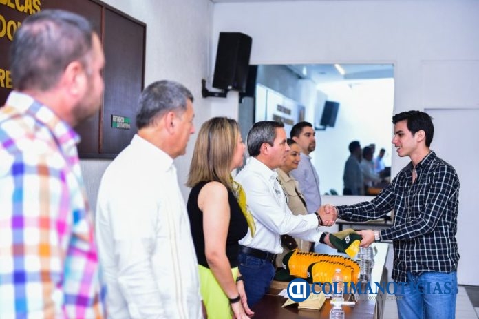 Cien estudiantes reciben la beca Donativos