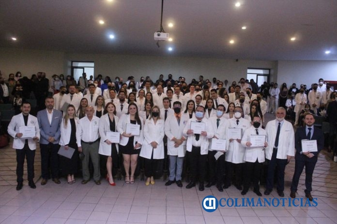 Egresan 29 especialistas del HRU Colima; Secretaria de Salud les pide no olvidar la premisa del servicio a la vida