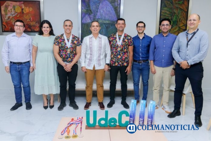 Ganadores de concurso internacional de escultura de nieve visitan al rector_a