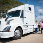 Griselda Martínez entrega nuevo tracto camión y cama baja para transportar la maquinaria pesada 6