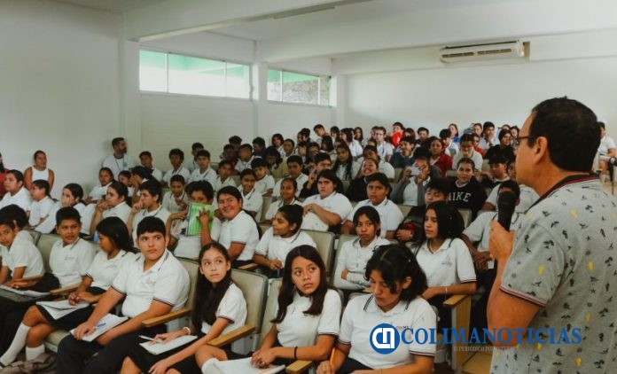 Visitan estudiantes de primaria y secundaria la Facultad de Ciencias Marinas de la UdeC