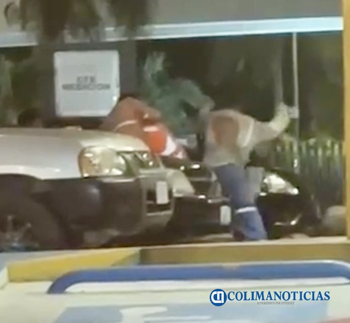 pelean trabajadores en Manzanillo