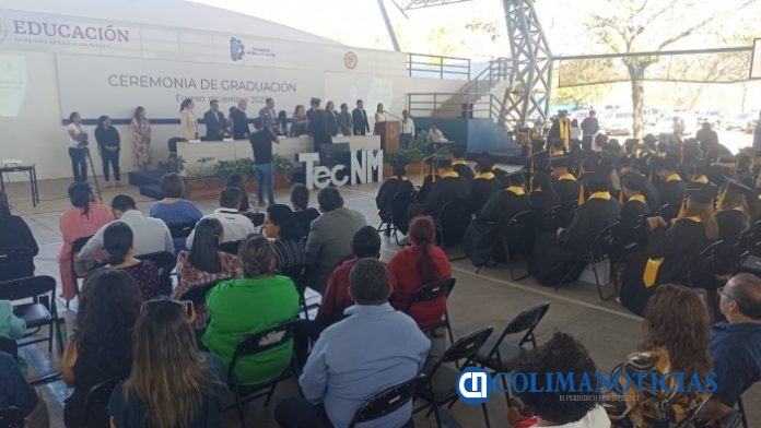 Se titulan 200 nuevos profesionistas del Tec de Colima
