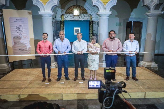Inauguran expo de Alberto Isaac, en la Pinacoteca