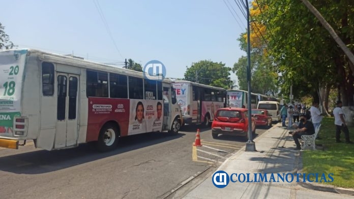 Protestan transportistas por la inseguridad y violencia en Colima 3