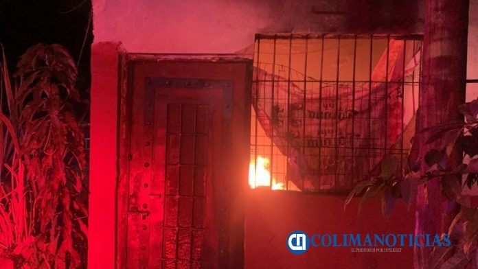UEPC sofoca incendio de dos viviendas en colonia de Colima; no reportan personas lesionadas 5