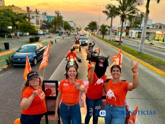 Encabeza Martha Zepeda del Toro caravana naranja en Manzanillo