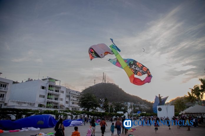 Espectaculares y coloridos papalotes se mostraron dentro de las Fiestas Culturales de Manzanillo 2024 (2)