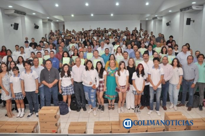 Primera entrega de proyectores a planteles universitarios_d