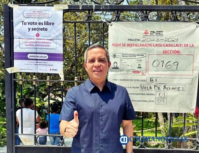 Rector asiste a votar