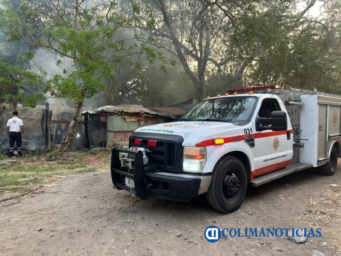 UEPC Colima sofoca dos incendios en viviendas de las colonias Nuevo Milenio y Francisco Villa