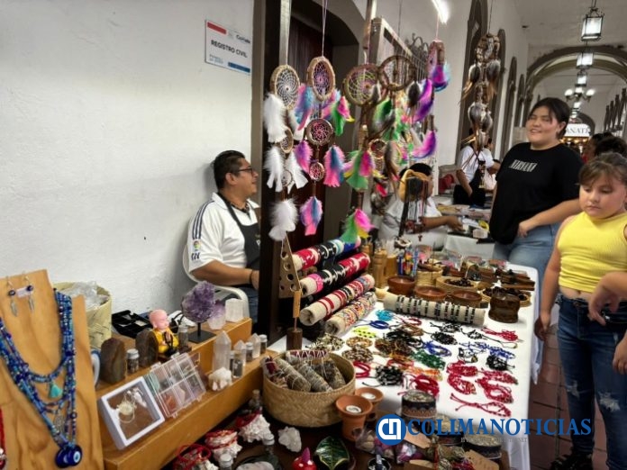 Artesanos de Comala invitan a turistas locales y nacionales a consumir sus productos 2