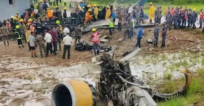 NEPAL DESPLOME DE AVIÓN