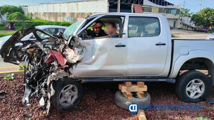 UEPC y CRUM atienden accidente vehicular en el Libramiento de Colima