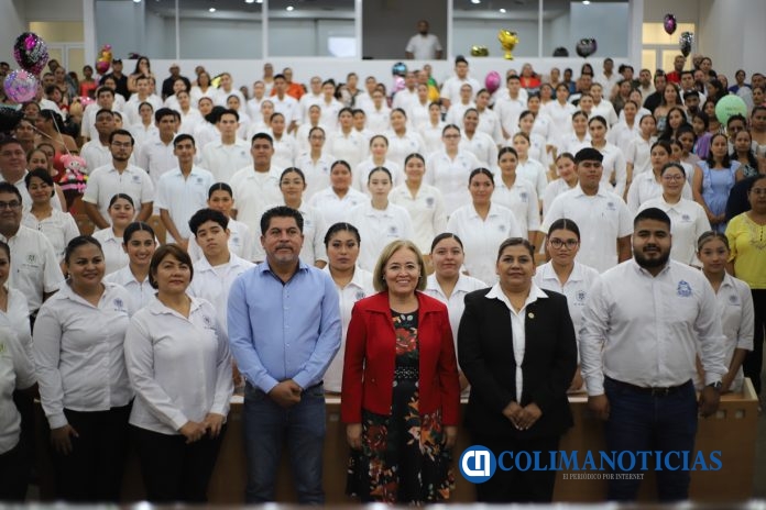 UdeC entrega 75 enfermeros y enfermeras_d