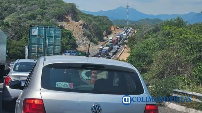 CONGESTIONAMIENTO VIAL INGRESAR MANZANILLO
