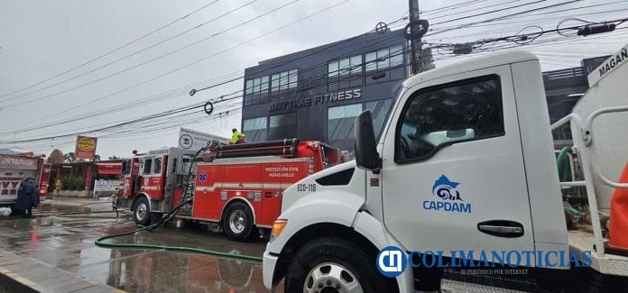 Se incendia negocio en plaza comercial de avenida Paseo de Las Gaviotas del Barrio V 6