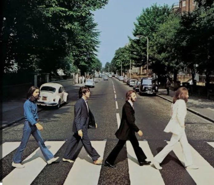 The Beatles cruzando Abbey Road