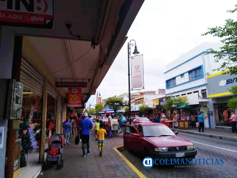 Comerciantes del centro de Colima se alista para la ‘venta de banqueta’