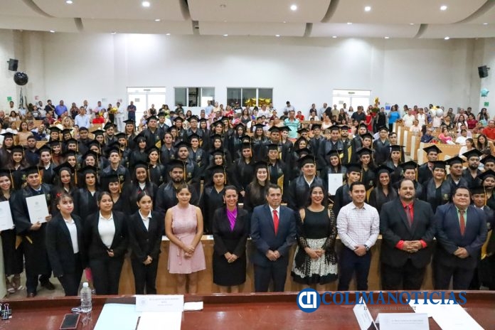 Ceremonia_de_egreso_FCAT_Tecom__n_c