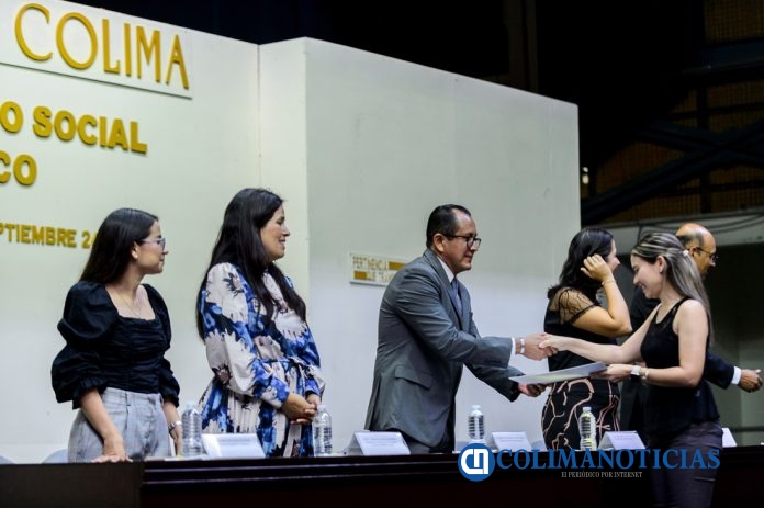 Entrega_de_certificados_en_Trabajo_Social